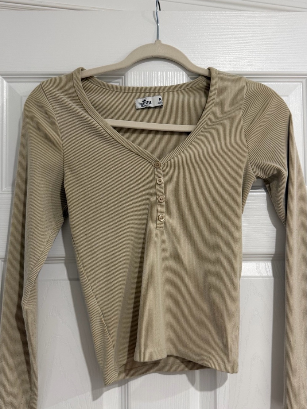 Hollister Ribbed Long-Sleeve Henley Top in Light Taupe